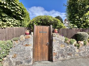 Photo 1- click for photo gallery